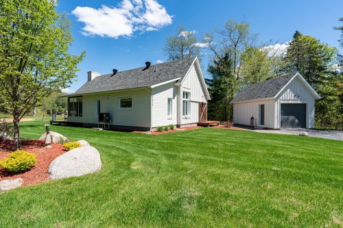 2411 Rue de la Carriole  Sainte-Adèle, QC J8B 1Z9