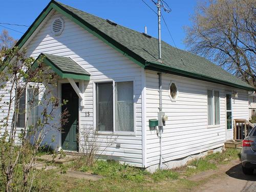 13 Kenogami Ave N  Thunder Bay, ON P7A 6C5