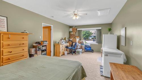 146 Mcculloch Drive, Penticton, BC - Indoor Photo Showing Bedroom