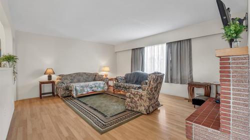 146 Mcculloch Drive, Penticton, BC - Indoor Photo Showing Living Room