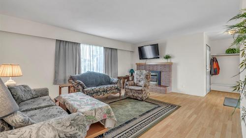 146 Mcculloch Drive, Penticton, BC - Indoor Photo Showing Living Room With Fireplace