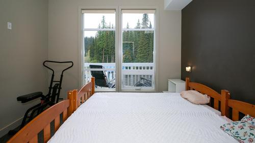 303-30 Monashee Road, Vernon, BC - Indoor Photo Showing Bedroom