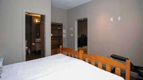 303-30 Monashee Road, Vernon, BC - Indoor Photo Showing Bedroom