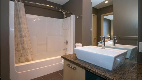303-30 Monashee Road, Vernon, BC - Indoor Photo Showing Bathroom