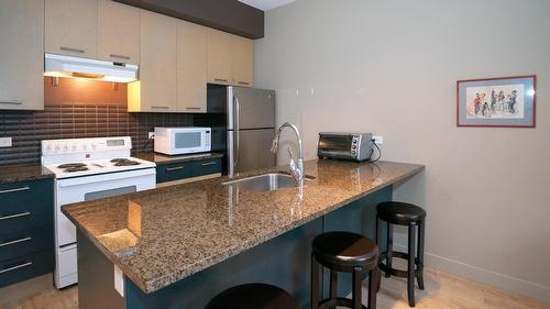 303-30 Monashee Road, Vernon, BC - Indoor Photo Showing Kitchen With Double Sink