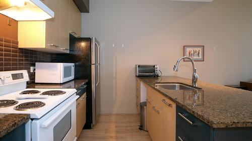 303-30 Monashee Road, Vernon, BC - Indoor Photo Showing Kitchen