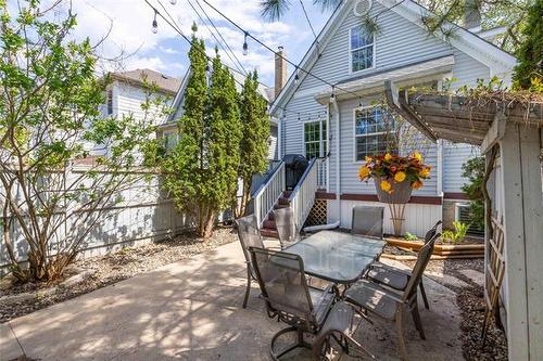 143 Morley Ave, Winnipeg, MB 