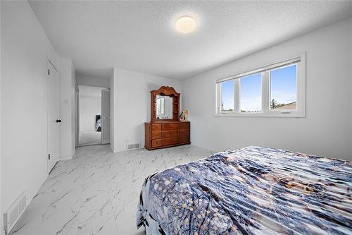 1370 Loudoun Rd, Winnipeg, MB 