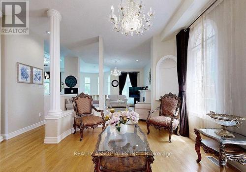 2 Lord Nelson Court, Richmond Hill, ON - Indoor Photo Showing Living Room