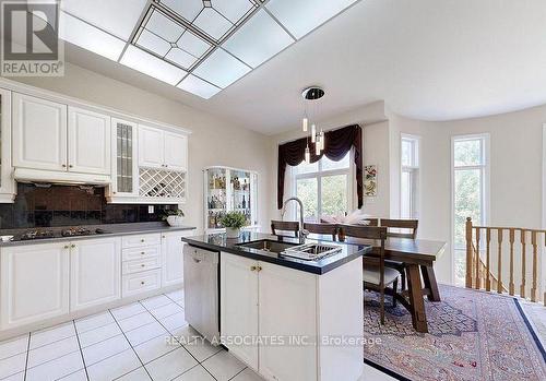 2 Lord Nelson Court, Richmond Hill, ON - Indoor Photo Showing Kitchen