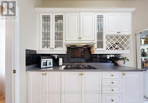 2 Lord Nelson Court, Richmond Hill, ON - Indoor Photo Showing Kitchen