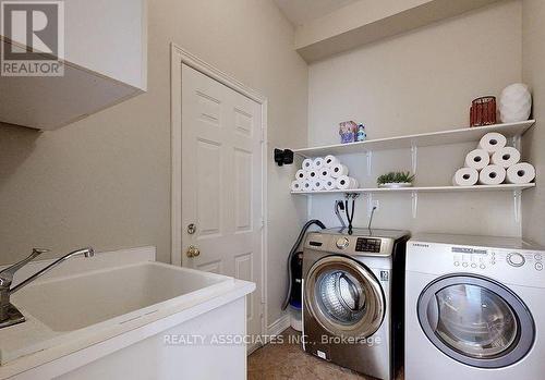2 Lord Nelson Court, Richmond Hill, ON - Indoor Photo Showing Laundry Room