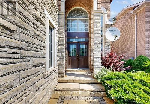 2 Lord Nelson Court, Richmond Hill, ON - Outdoor