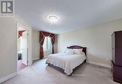2 Lord Nelson Court, Richmond Hill, ON - Indoor Photo Showing Bedroom