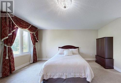 2 Lord Nelson Court, Richmond Hill, ON - Indoor Photo Showing Bedroom