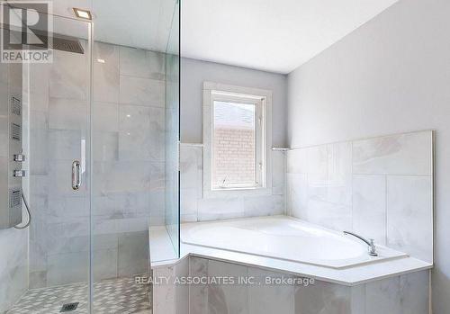 2 Lord Nelson Court, Richmond Hill, ON - Indoor Photo Showing Bathroom