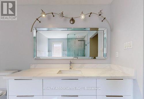 2 Lord Nelson Court, Richmond Hill, ON - 