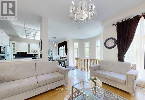 2 Lord Nelson Court, Richmond Hill, ON - Indoor Photo Showing Living Room