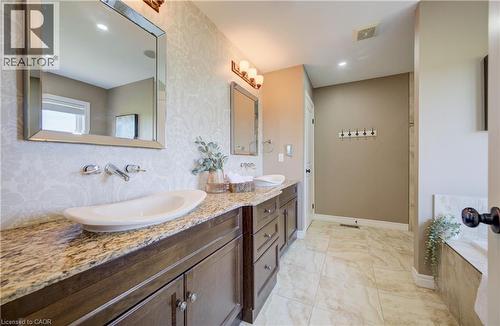 264 Evens Pond Crescent, Kitchener, ON - Indoor Photo Showing Bathroom