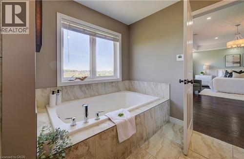 264 Evens Pond Crescent, Kitchener, ON - Indoor Photo Showing Bathroom