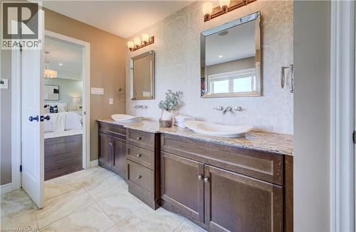 264 Evens Pond Crescent, Kitchener, ON - Indoor Photo Showing Bathroom