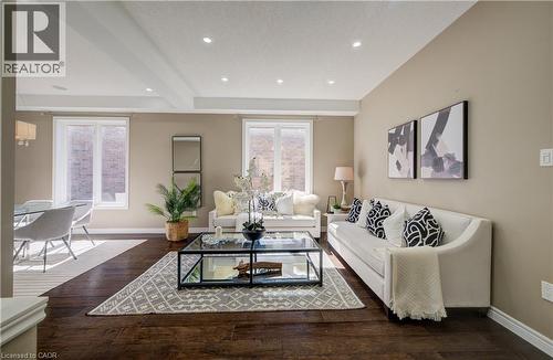 264 Evens Pond Crescent, Kitchener, ON - Indoor Photo Showing Living Room