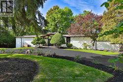 625 SIR RICHARDS ROAD  Mississauga, ON L5C 1A3