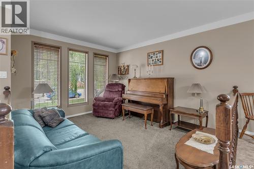 231 Benesh Crescent, Saskatoon, SK - Indoor Photo Showing Living Room
