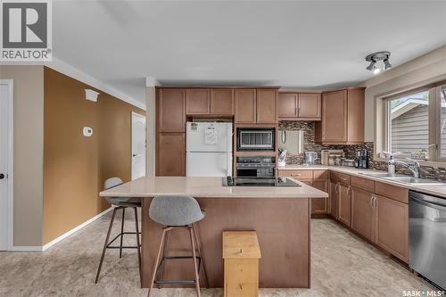 231 Benesh Crescent, Saskatoon, SK - Indoor Photo Showing Kitchen With Double Sink