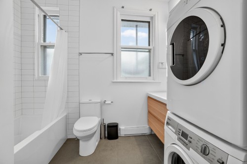 Salle de bains - 5027 Rue Fabre, Montréal (Le Plateau-Mont-Royal), QC - Indoor Photo Showing Laundry Room