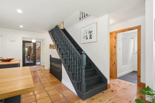 Staircase - 250 Ch. Judd, Sutton, QC - Indoor Photo Showing Other Room