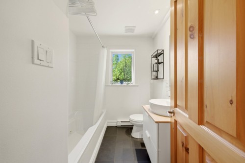Bathroom - 250 Ch. Judd, Sutton, QC - Indoor Photo Showing Bathroom