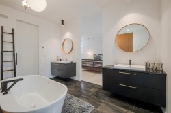 Salle de bains attenante à la CCP - 