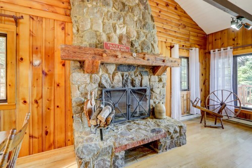 Salon - 280  - 283 Route Du Lac-Rond S., Montcalm, QC - Indoor With Fireplace