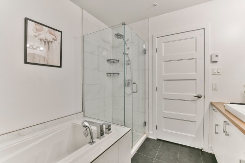 Bathroom - 213-6400 Rue De Chambéry, Brossard, QC - Indoor Photo Showing Bathroom