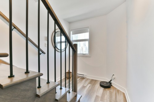 Staircase - 213-6400 Rue De Chambéry, Brossard, QC - Indoor Photo Showing Other Room