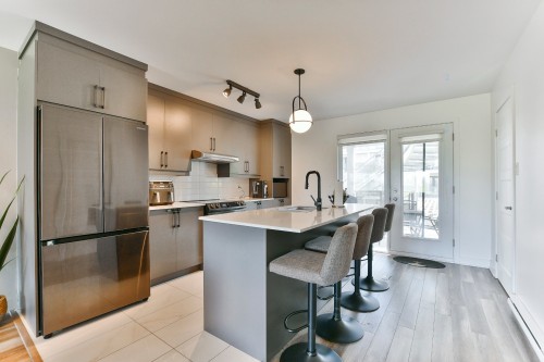 Kitchen - 213-6400 Rue De Chambéry, Brossard, QC - Indoor Photo Showing Kitchen With Upgraded Kitchen