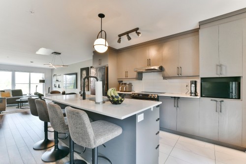 Kitchen - 213-6400 Rue De Chambéry, Brossard, QC - Indoor Photo Showing Kitchen With Upgraded Kitchen