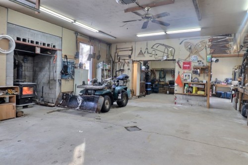 Garage - 69 Ch. De Blue Sea, Gracefield, QC - Indoor Photo Showing Garage