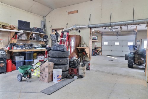 Garage - 69 Ch. De Blue Sea, Gracefield, QC - Indoor Photo Showing Garage