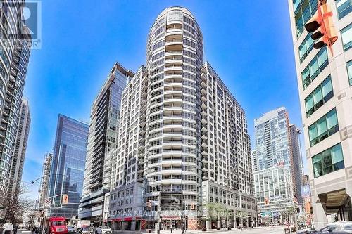 902 - 20 BLUE JAYS WAY  Toronto, ON M5V 3W6