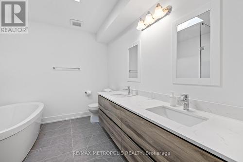 Unit A - 449 Lansdowne Avenue, Toronto, ON - Indoor Photo Showing Bathroom