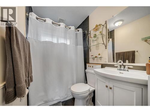 20177 Garnet Valley Road, Summerland, BC - Indoor Photo Showing Bathroom