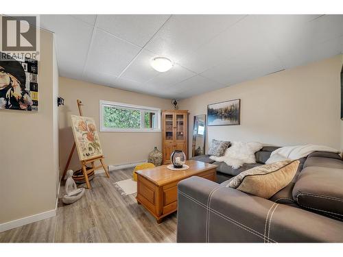 20177 Garnet Valley Road, Summerland, BC - Indoor Photo Showing Living Room