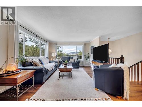 20177 Garnet Valley Road, Summerland, BC - Indoor Photo Showing Living Room