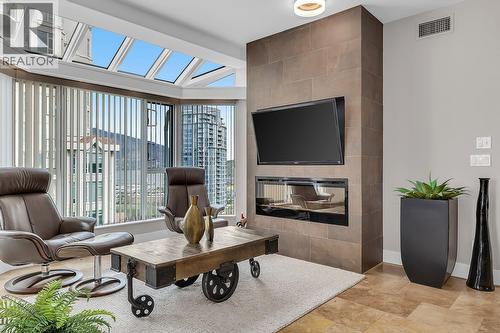 1152 Sunset Drive Unit# 1702, Kelowna, BC - Indoor With Fireplace