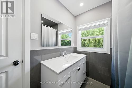 2037 15Th Side Road, New Tecumseth, ON - Indoor Photo Showing Bathroom
