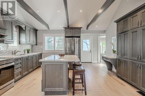 2484 Highway 11 S, Oro-Medonte, ON - Indoor Photo Showing Kitchen With Upgraded Kitchen