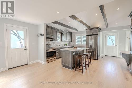 2484 Highway 11 S, Oro-Medonte, ON - Indoor Photo Showing Kitchen With Upgraded Kitchen