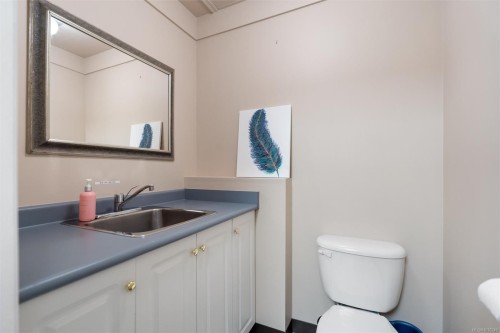 #2-2727 Quadra St, Victoria, BC 